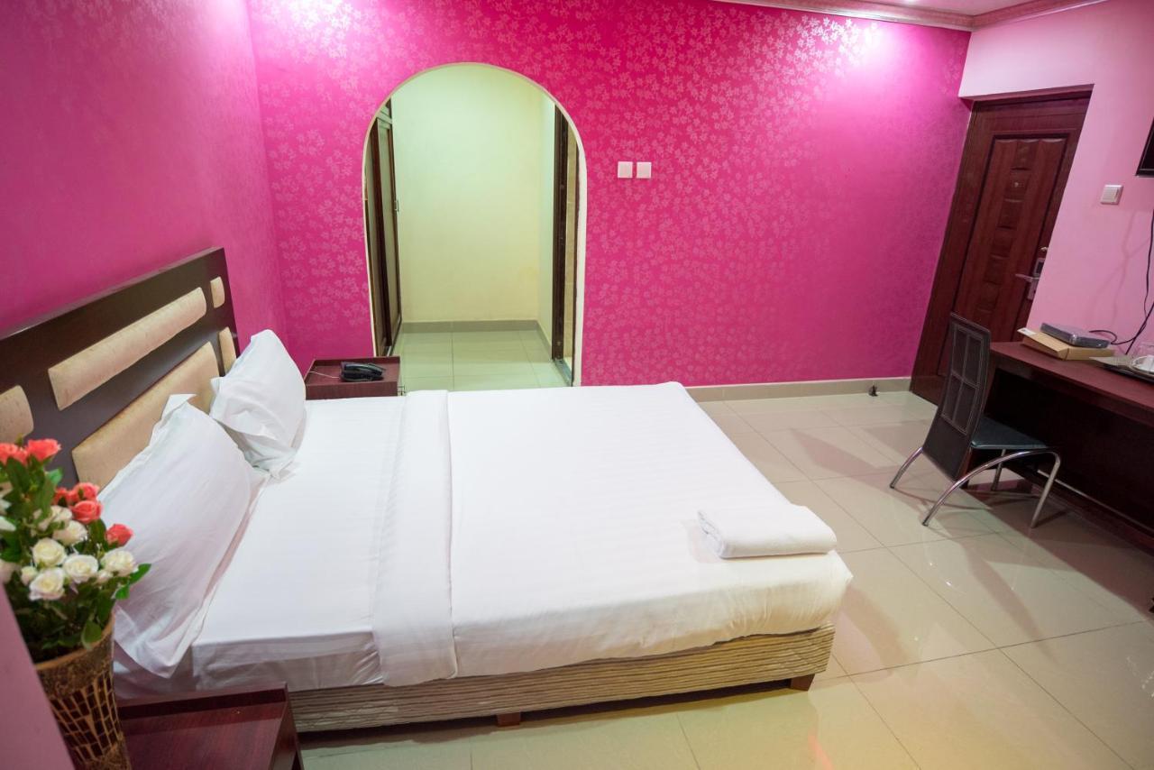 Euro Hotel And Apartments Dar es Salaam Eksteriør billede